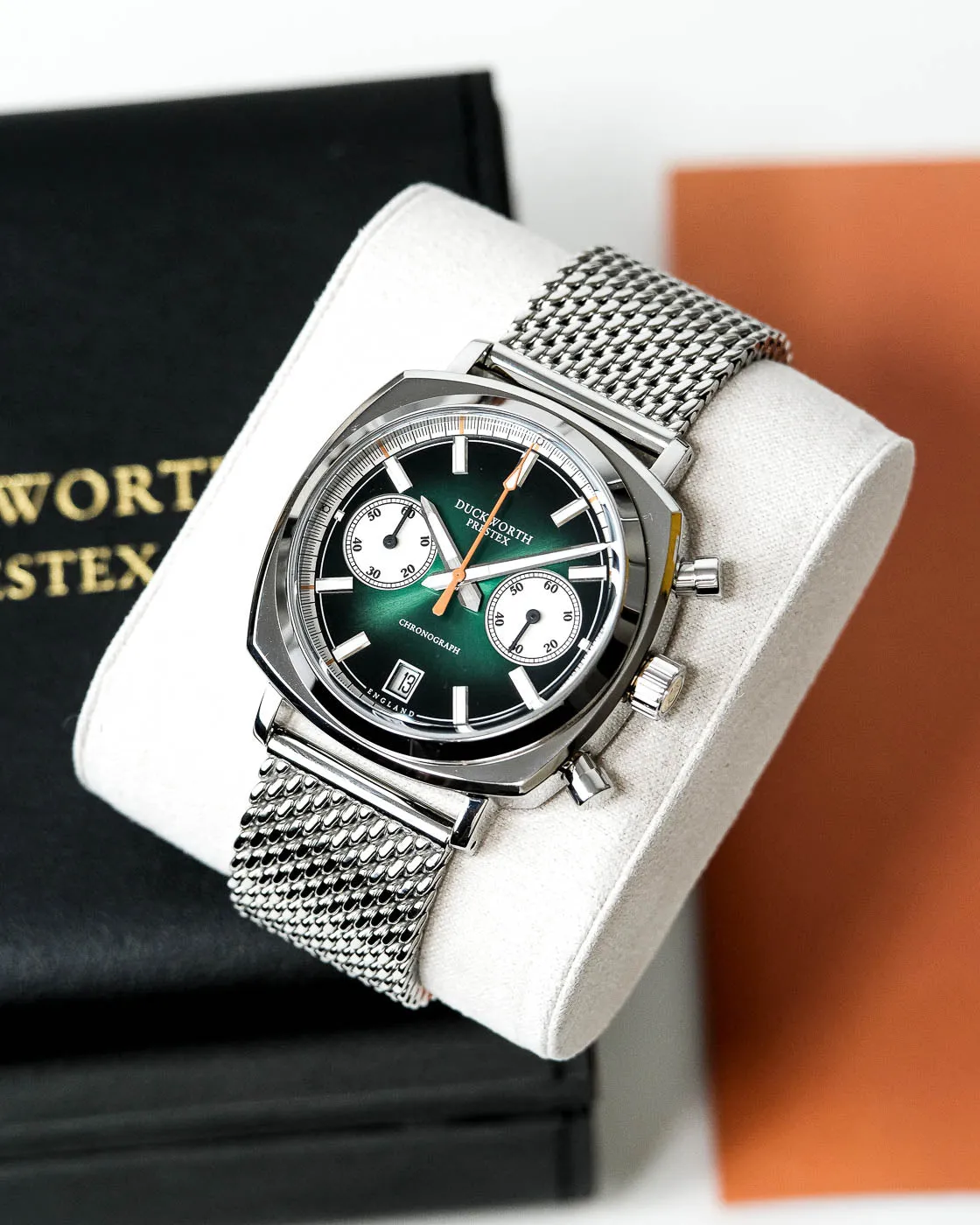 DP Watch Chronograph 42 Green Sunburst Mesh Bracelet