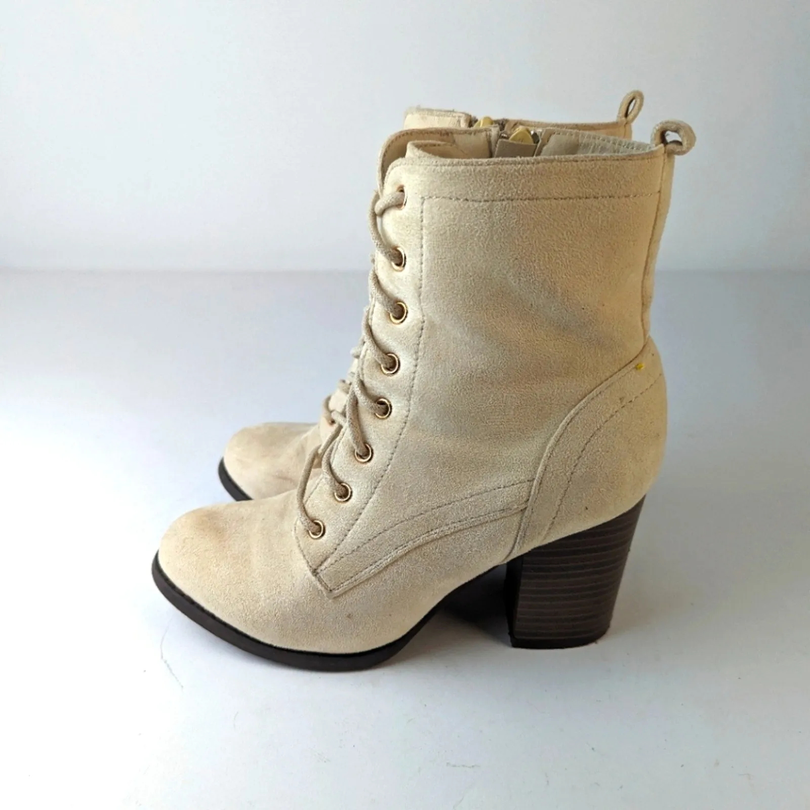 Journee Collection Women's Baylor Lace Up Stacked Heel Bootie - 6