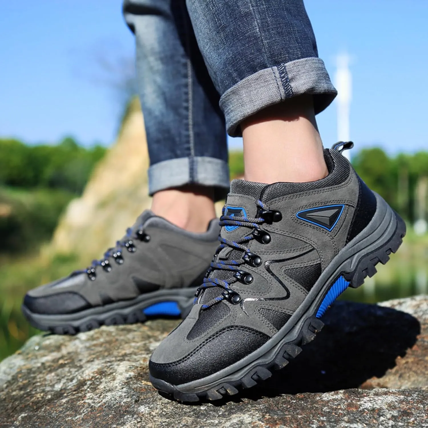 Men Sports Shoes Fashionable New Pattern Solid Color Thick Sole Outdoor Mountaineering Shoes Comfortable Flat Bottom Lace Up Shoes Men Sneaker
