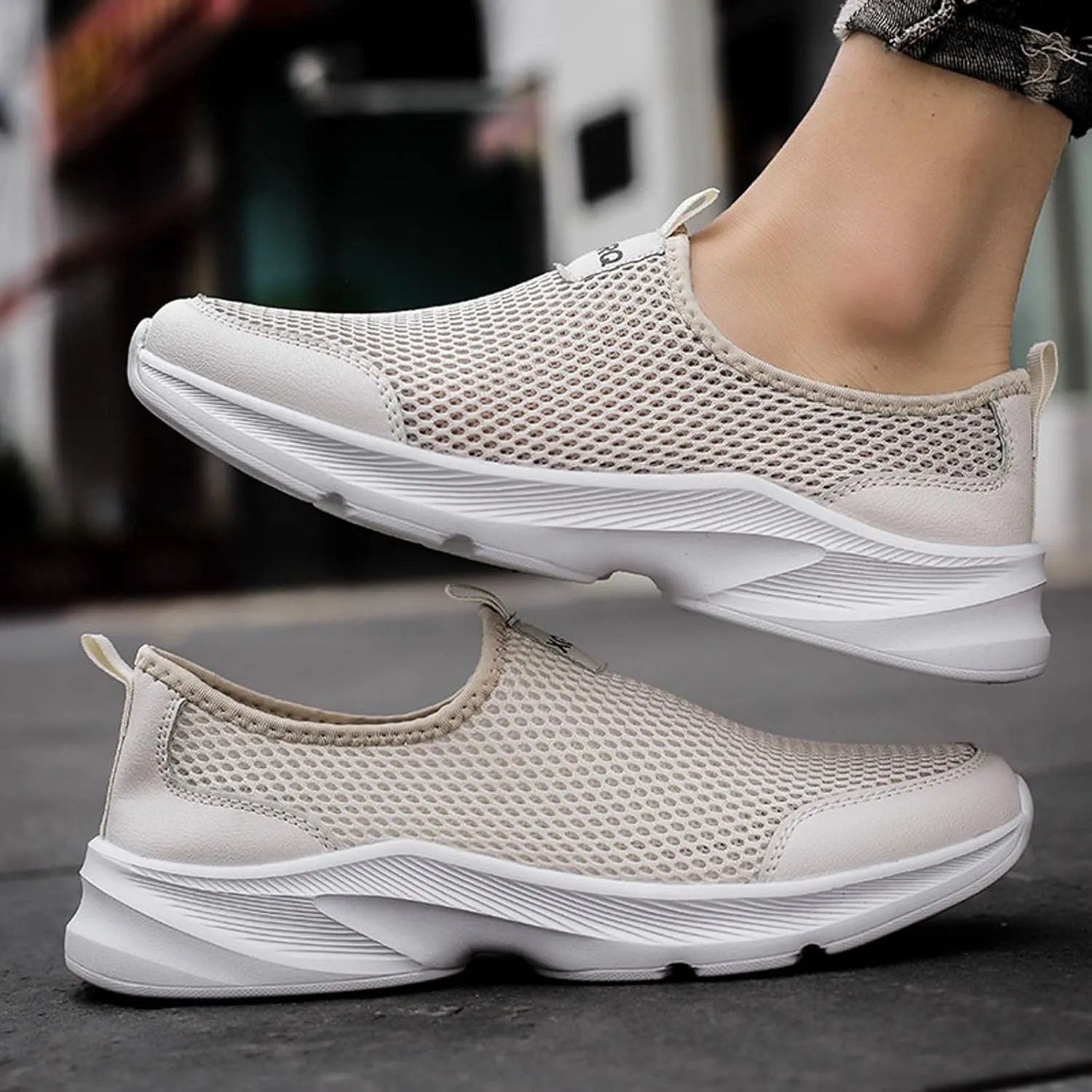 Men Sports Shoes Fashionable Simple and Solid Color The New Pattern Summer Non Slip Thick Mesh Sneaker Shoes Men