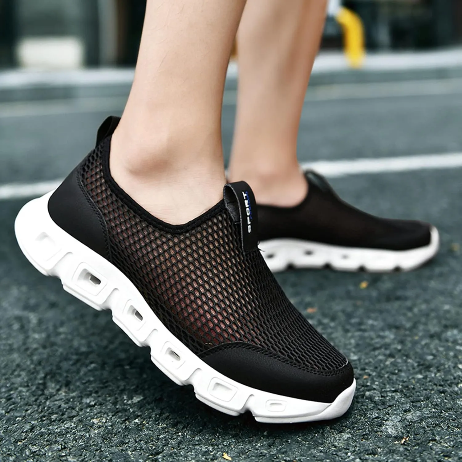 Men's Non Slip Barefoot Minimalist Shoes Breathable and Light Outdoor Comfy Walking Shoe Non Slip Walking Shoes