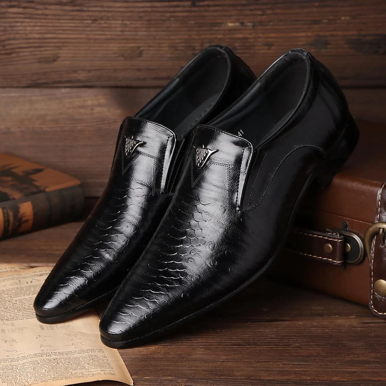Mens Retro Leather Shoes Low Heel Business Formal Shoes Supple Drssy Shoe for Men Comfortable Waterproof Daily Work Footwear for Men with Durbale Non Slip Sole Suit for Long Walking