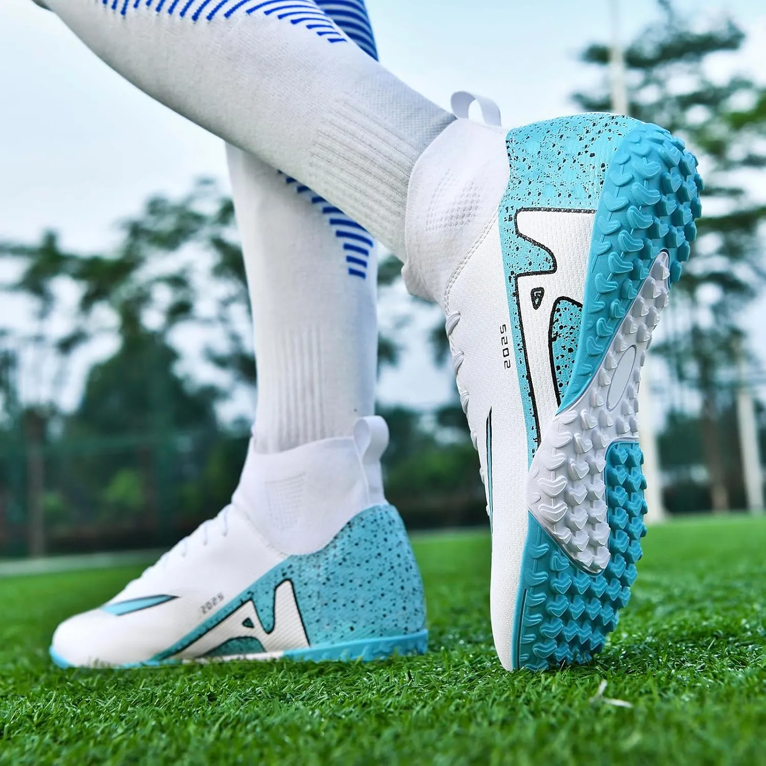 Men's Soccer Shoes High-Tops Lace-Up Non-Slip Spikes Indoor Football Futsal TF Turf Cleats