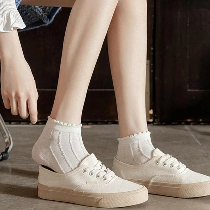 Stylish Women's White Lace Socks with Gold Color Accents (5 Pairs)