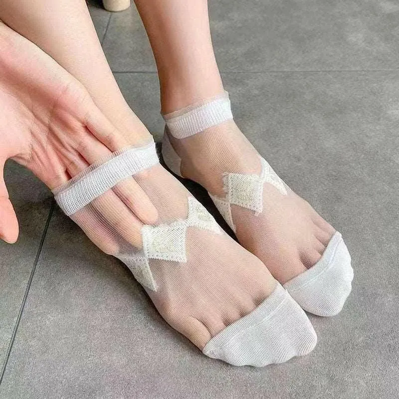 Stylish Women's White Lace Socks with Gold Color Accents (5 Pairs)