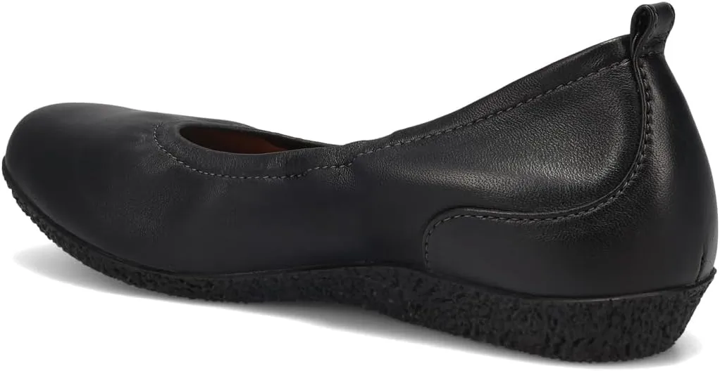 Taos Footwear Women's Chit Chat Flat